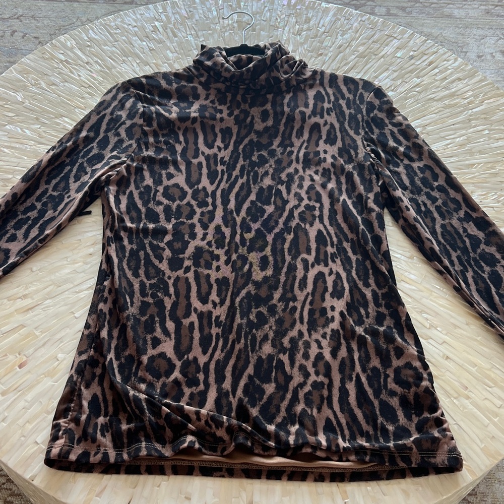 T Tahari Leopard Print Long Sleeve turtleneck Top